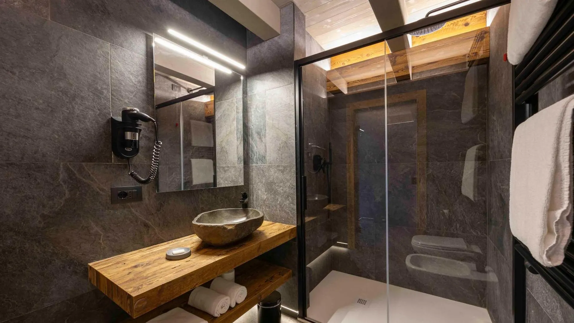 Hotel Miralago Misurina 2*,  Italy