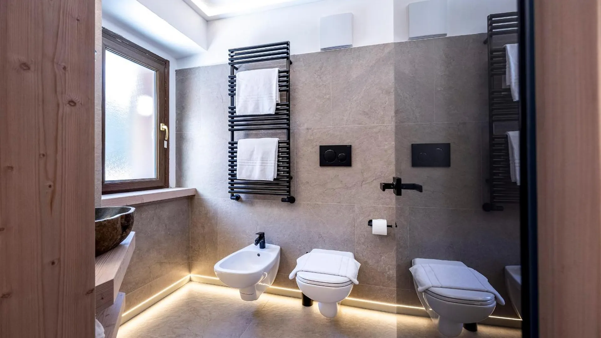 Hotel Miralago Misurina 2*,  Italy